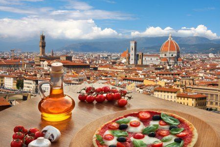 ITA: Мюнхен → Флоренция → Рим → Венеция → Вена florence-with-cathedral-and-typical-italian-pizza-in-tuscany-italy 